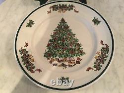 Vintage Johnson Bros Victorian Christmas 5 Dinner Plates. Made In England