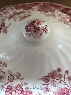 Vintage Johnson Brothers STRAWBERRY FAIR Round Covered Vegetable Bowl w Lid