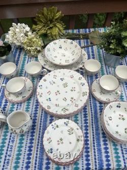 Vintage Johnson Brothers Sweetbriar Dinnerware Set for 6. England