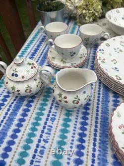 Vintage Johnson Brothers Sweetbriar Dinnerware Set for 6. England