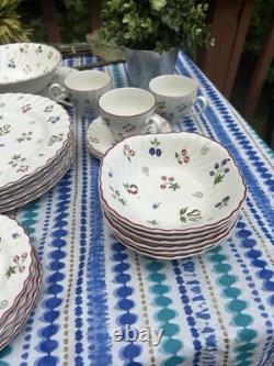Vintage Johnson Brothers Sweetbriar Dinnerware Set for 6. England