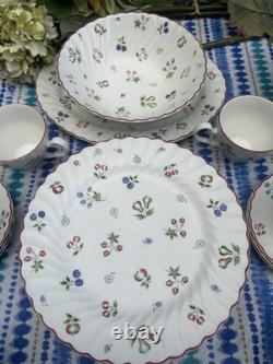 Vintage Johnson Brothers Sweetbriar Dinnerware Set for 6. England