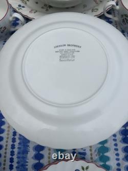 Vintage Johnson Brothers Sweetbriar Dinnerware Set for 6. England