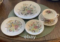 Vtg Johnson Bros Garden Bouquet 20 pieces 5 Bowl, 7&9 Plates, Cup & Saucer