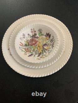 Vtg Johnson Bros Garden Bouquet 20 pieces 5 Bowl, 7&9 Plates, Cup & Saucer