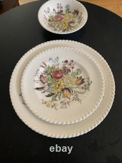 Vtg Johnson Bros Garden Bouquet 20 pieces 5 Bowl, 7&9 Plates, Cup & Saucer